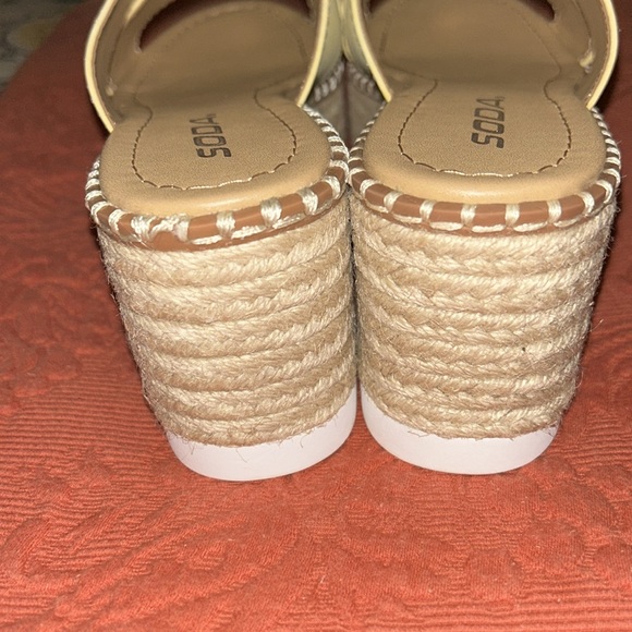 SODA: Platform Sandals, Size: 7.5 - Picture 7 of 10